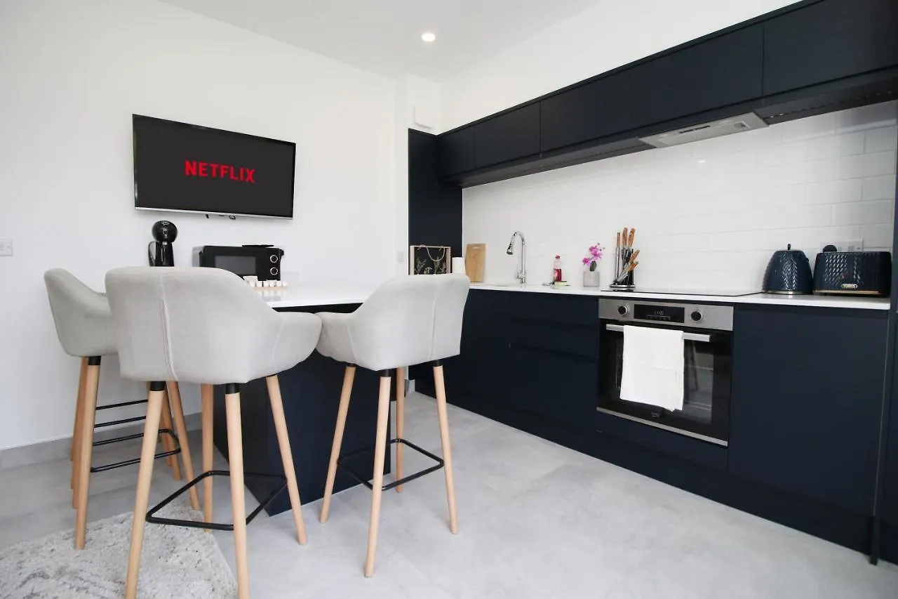 New Light & Airy 3 Bed Getaway - Wifi - Netflix - Comfort Cardiff United Kingdom