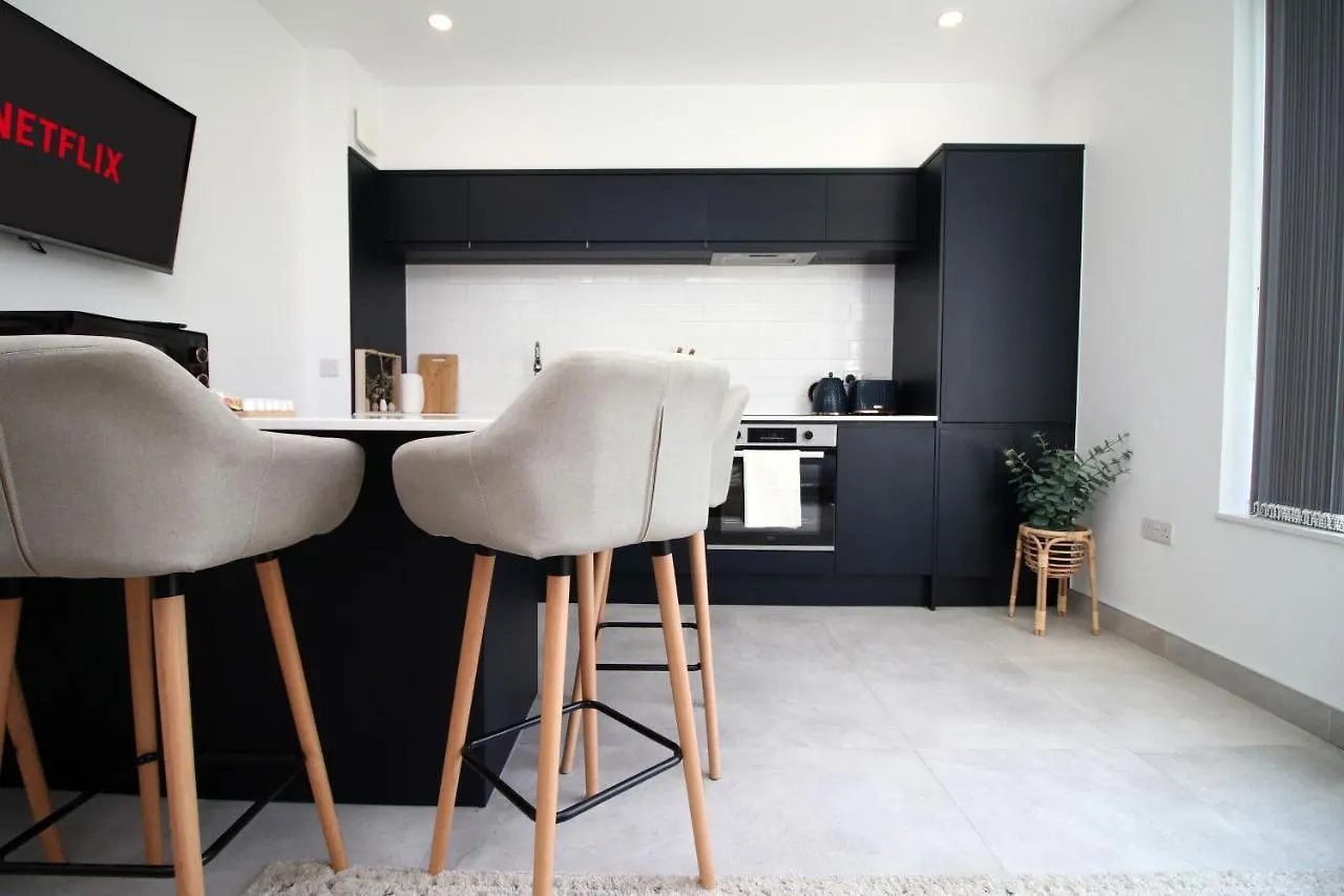 New Light & Airy 3 Bed Getaway - Wifi - Netflix - Comfort Cardiff