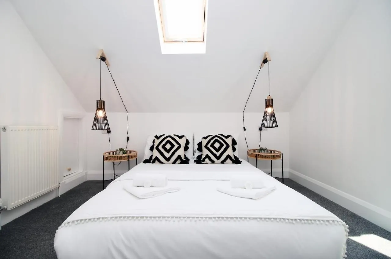 New Light & Airy 3 Bed Getaway - Wifi - Netflix - Comfort Cardiff United Kingdom